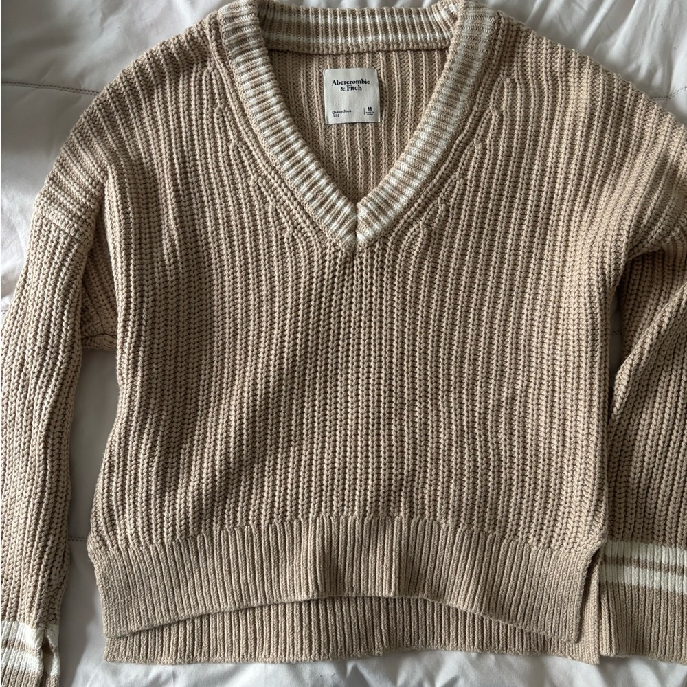 Abercrombie & Fitch Women's Cream V-Neck Sweater